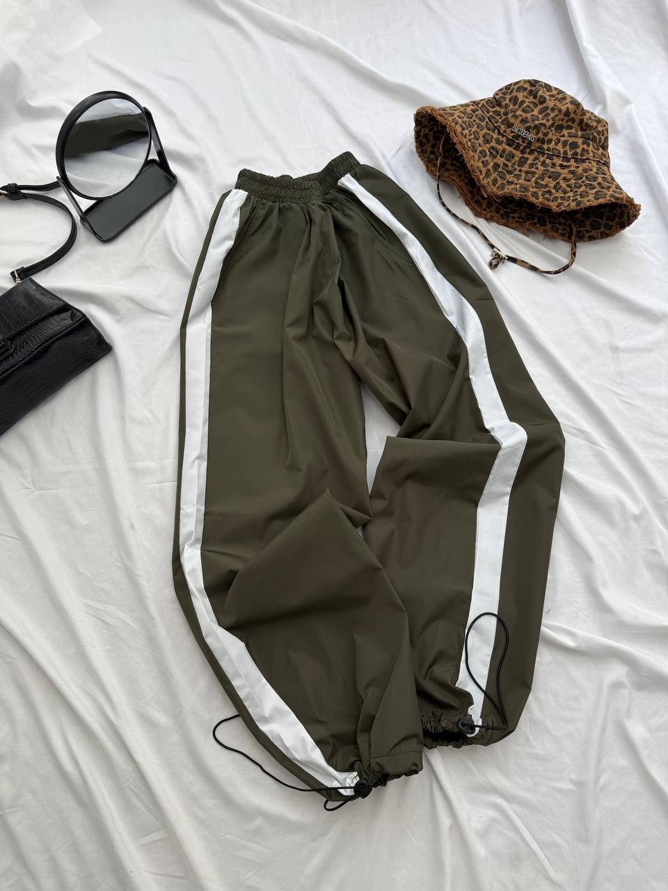 Pantalones cargo de tela impermeable de colores