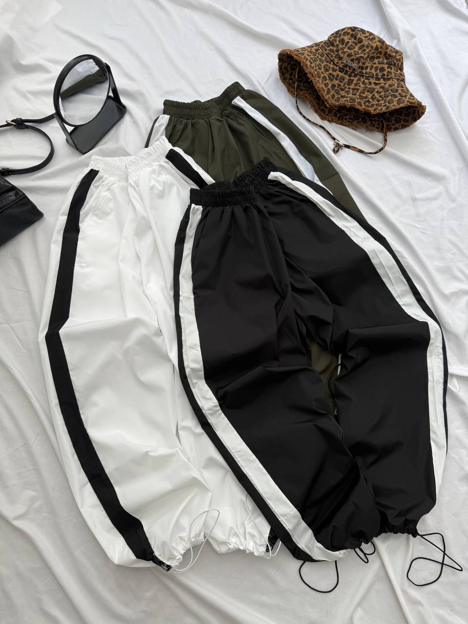 Pantalones cargo de tela impermeable de colores