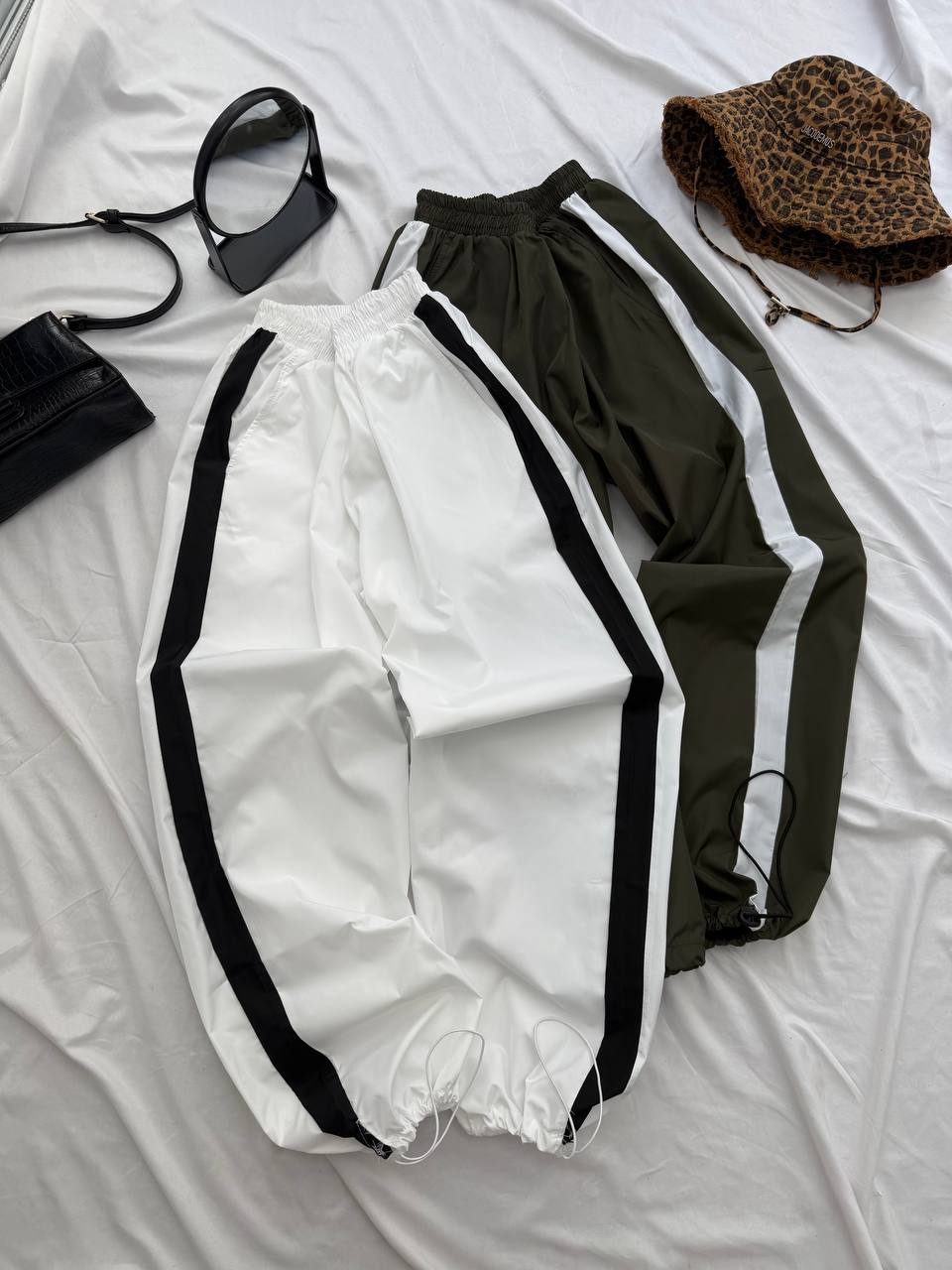 Pantalones cargo de tela impermeable de colores