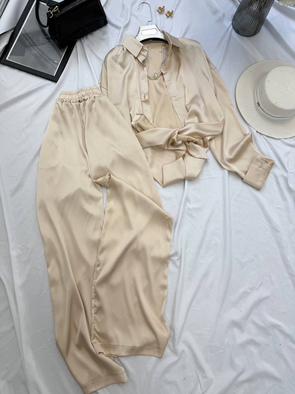 Suaves trajes de seda