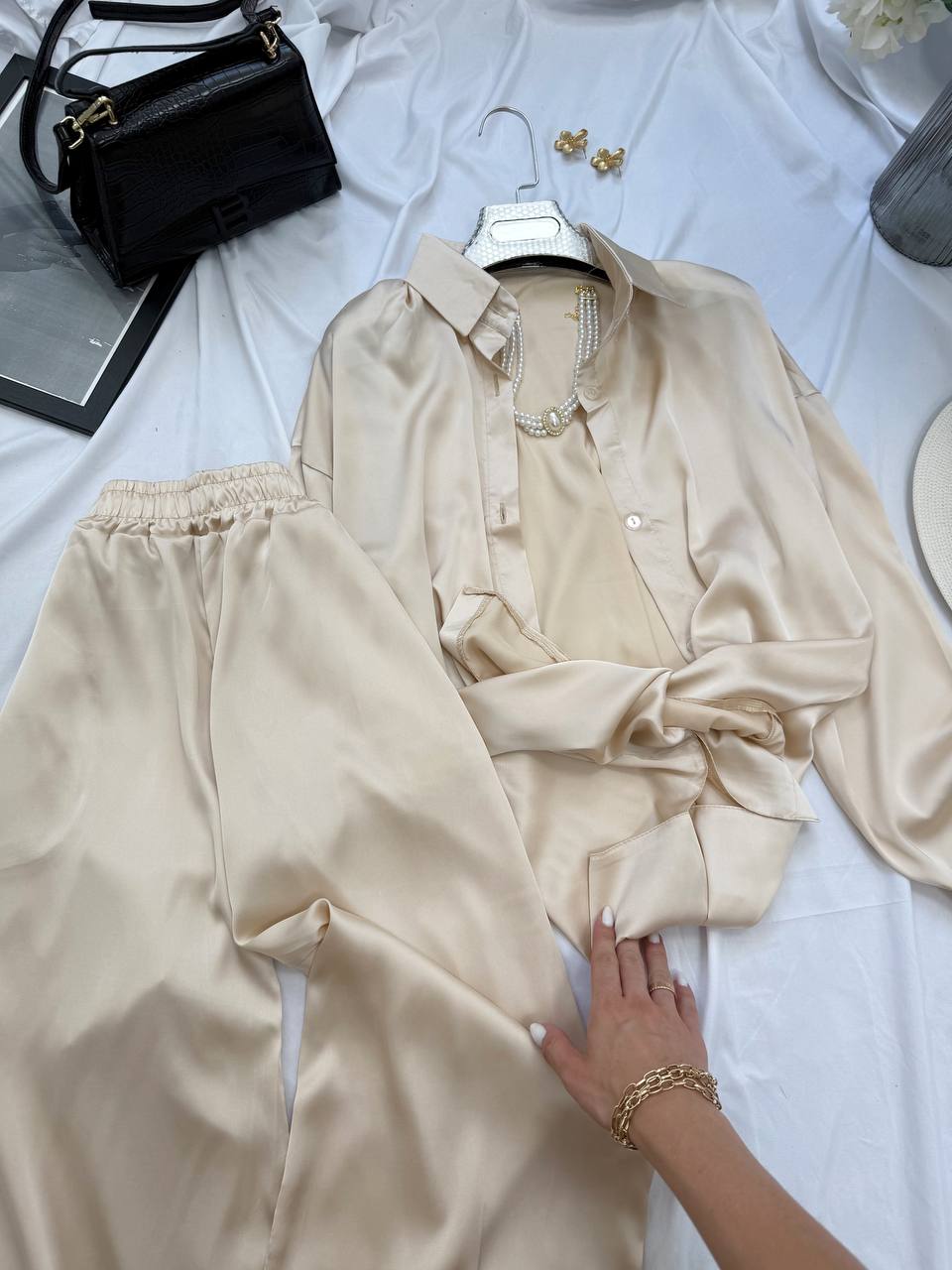 Suaves trajes de seda