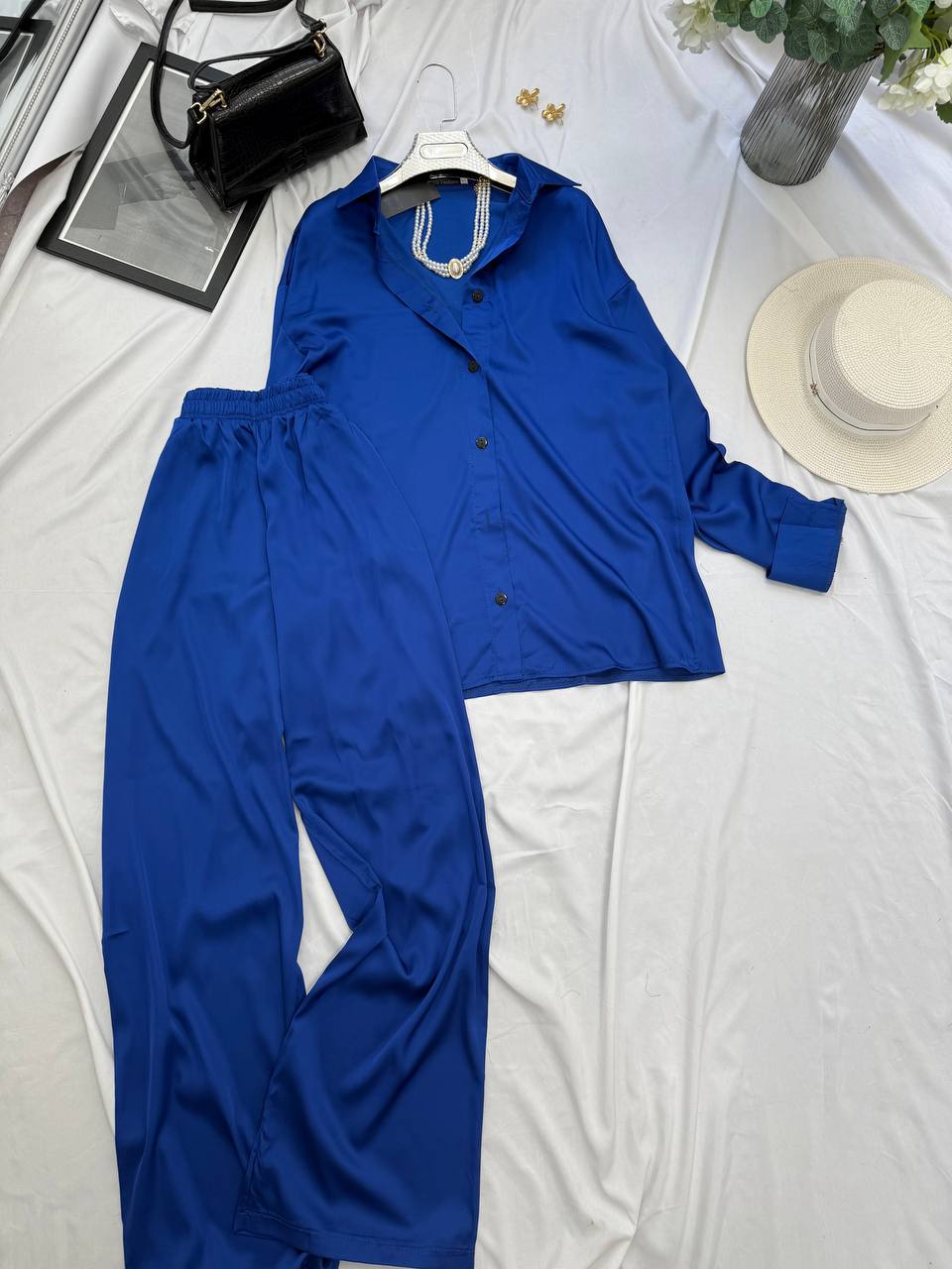 Suaves trajes de seda