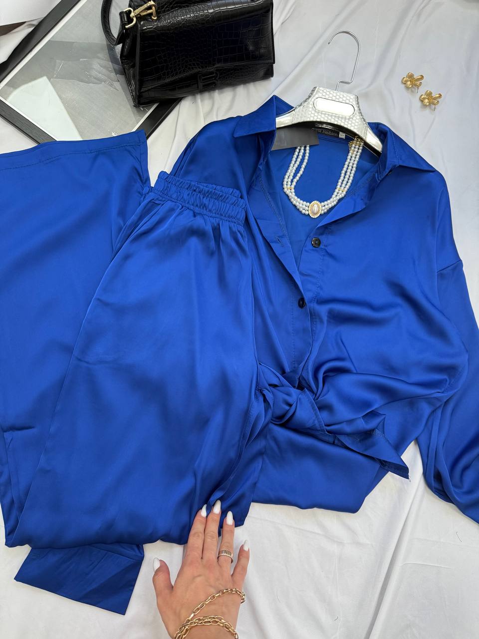 Suaves trajes de seda
