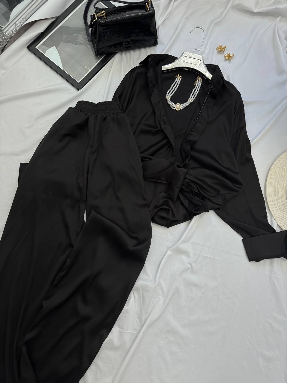 Suaves trajes de seda
