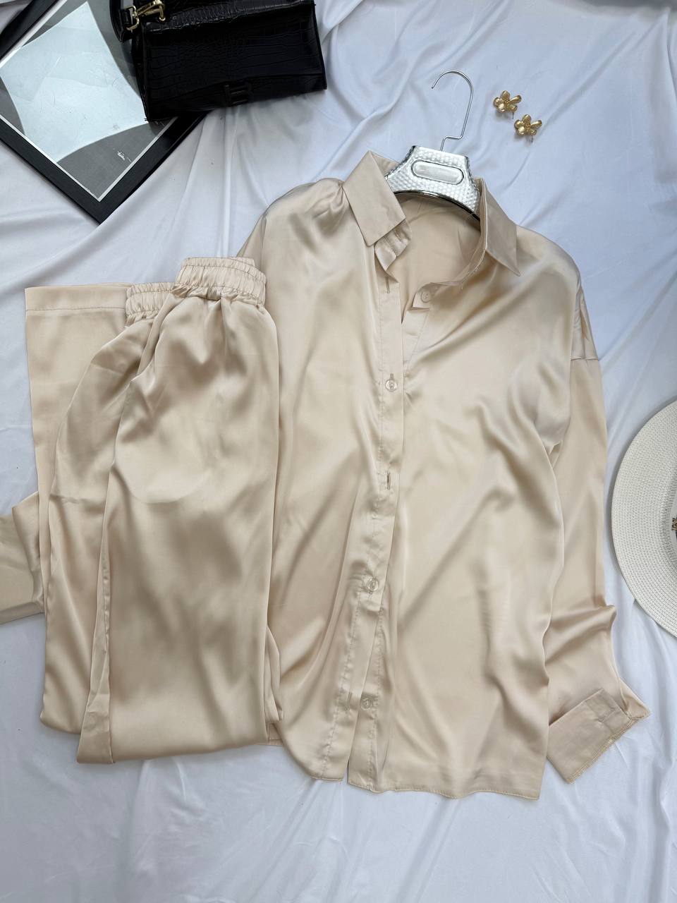 Suaves trajes de seda