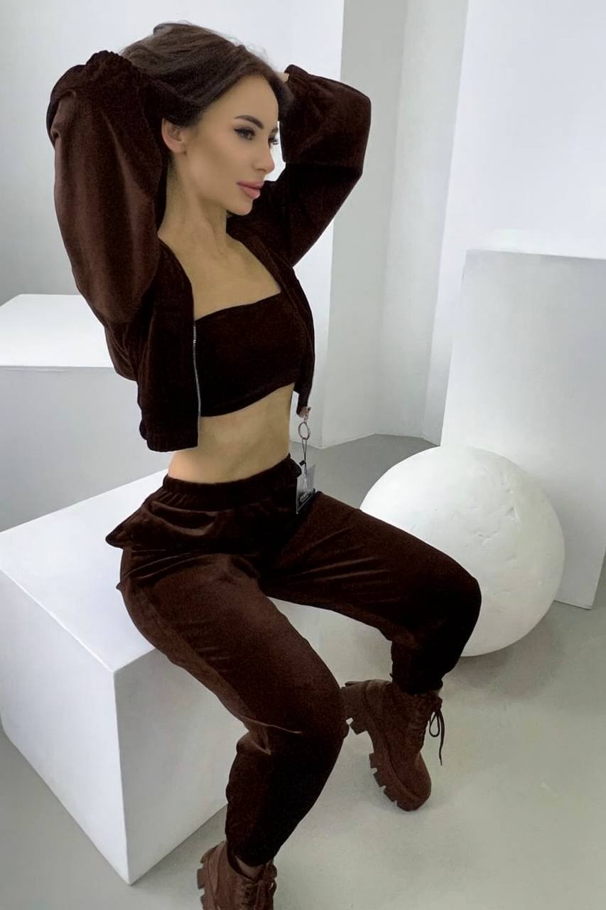 Traje de tres piezas de terciopelo