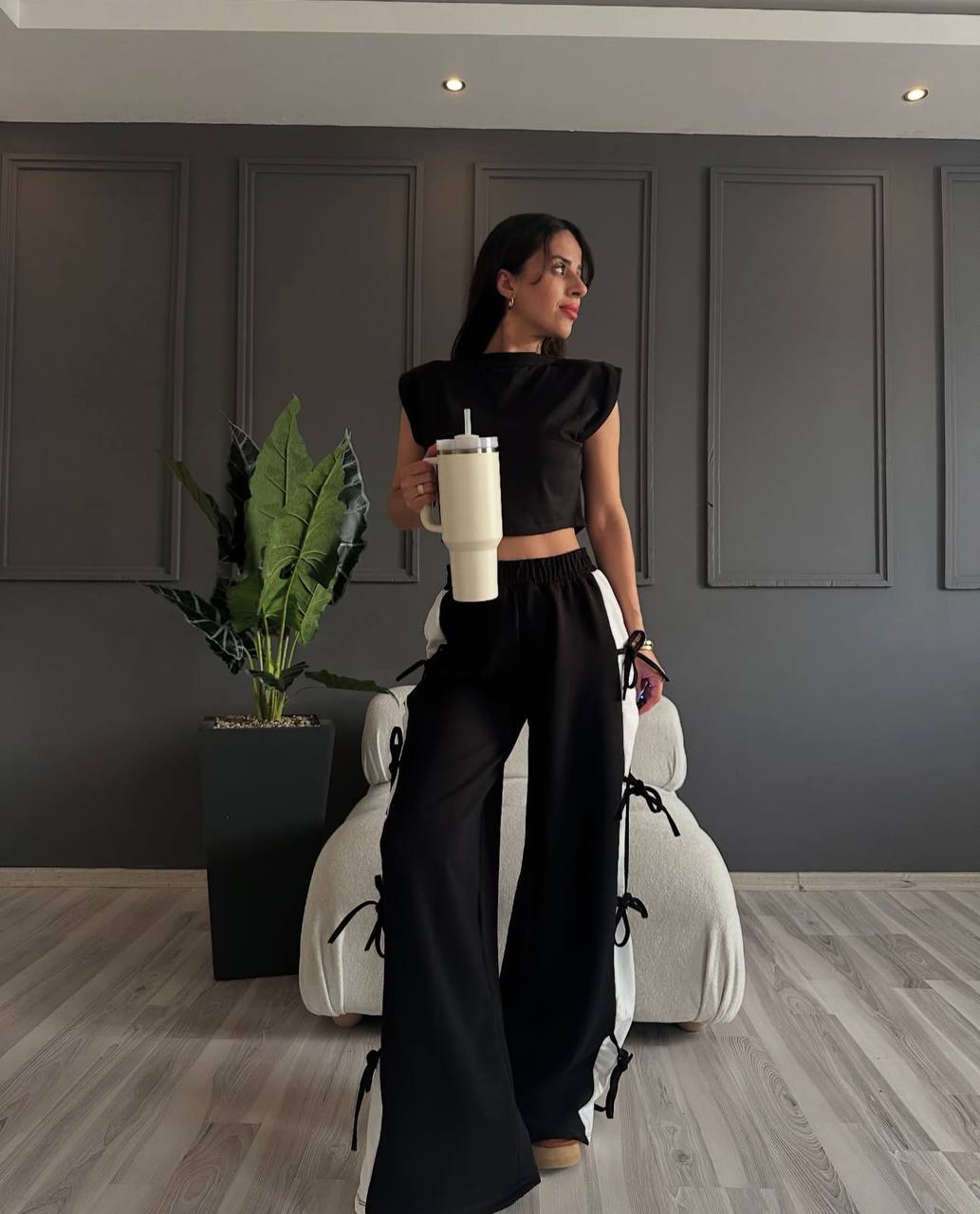 Pantalones con inserciones blancas a los lados
