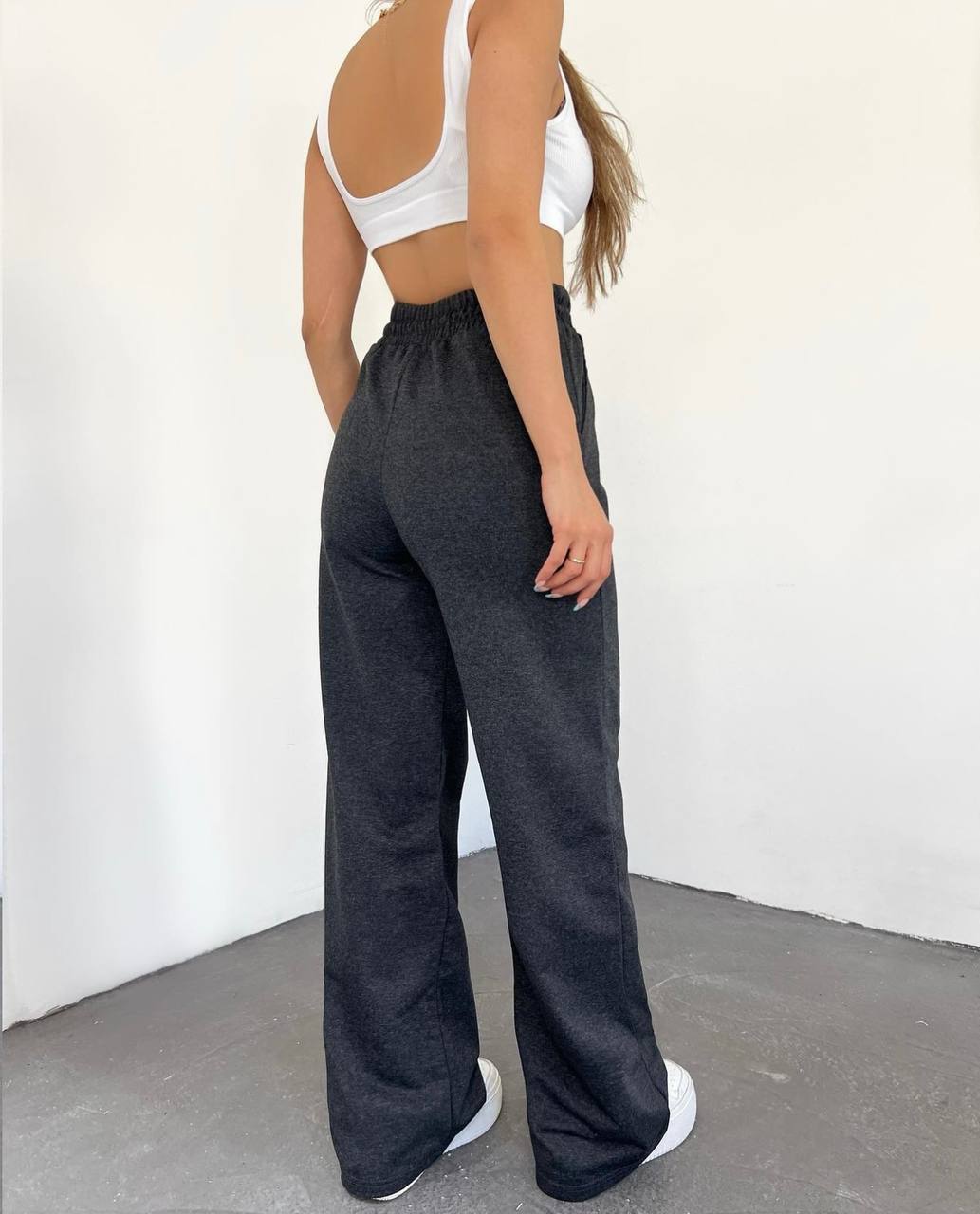 Pantalones deportivos básicos con costuras dobles