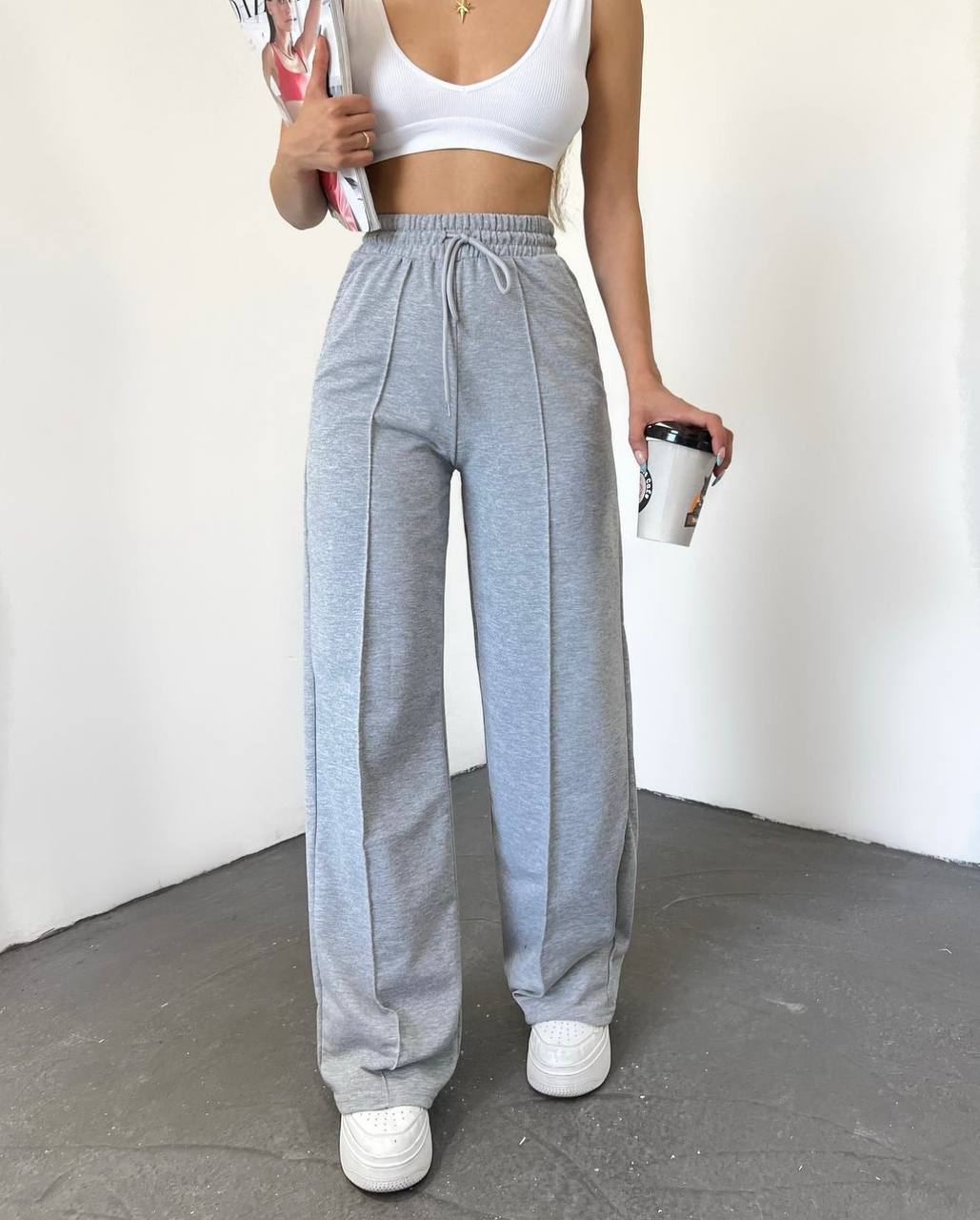Pantalones deportivos básicos con costuras dobles