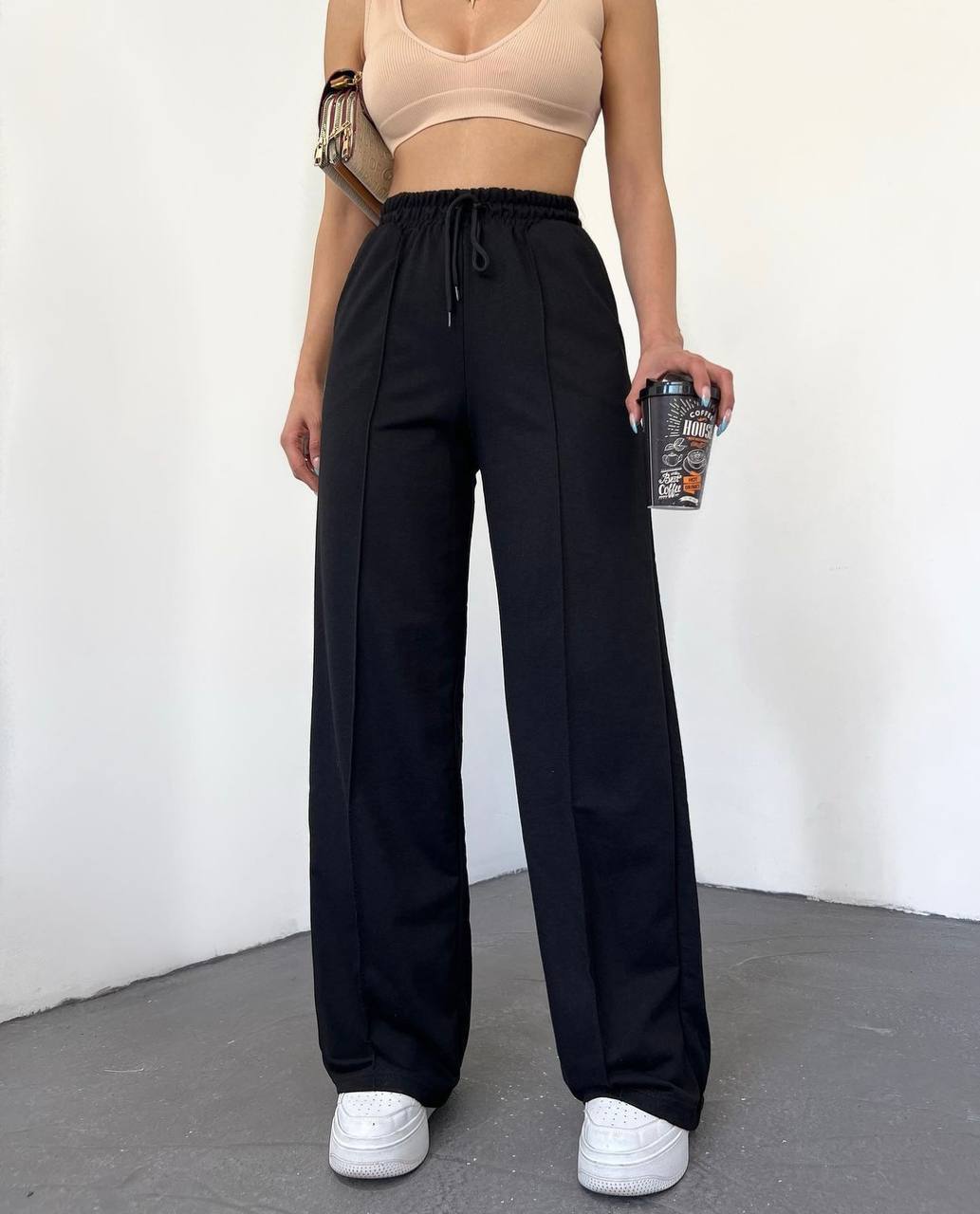 Pantalones deportivos básicos con costuras dobles