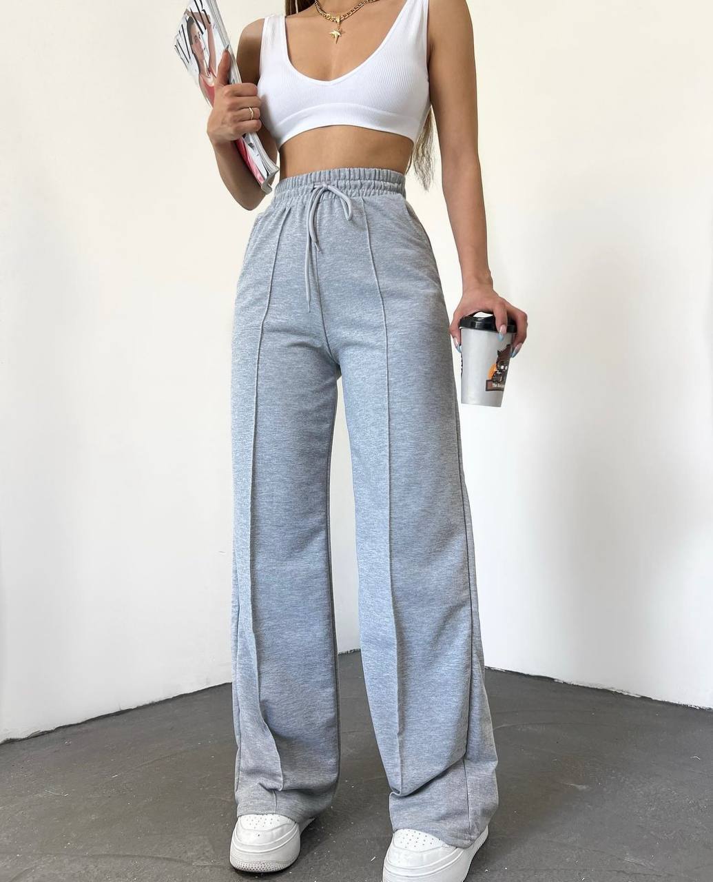 Pantalones deportivos básicos con costuras dobles