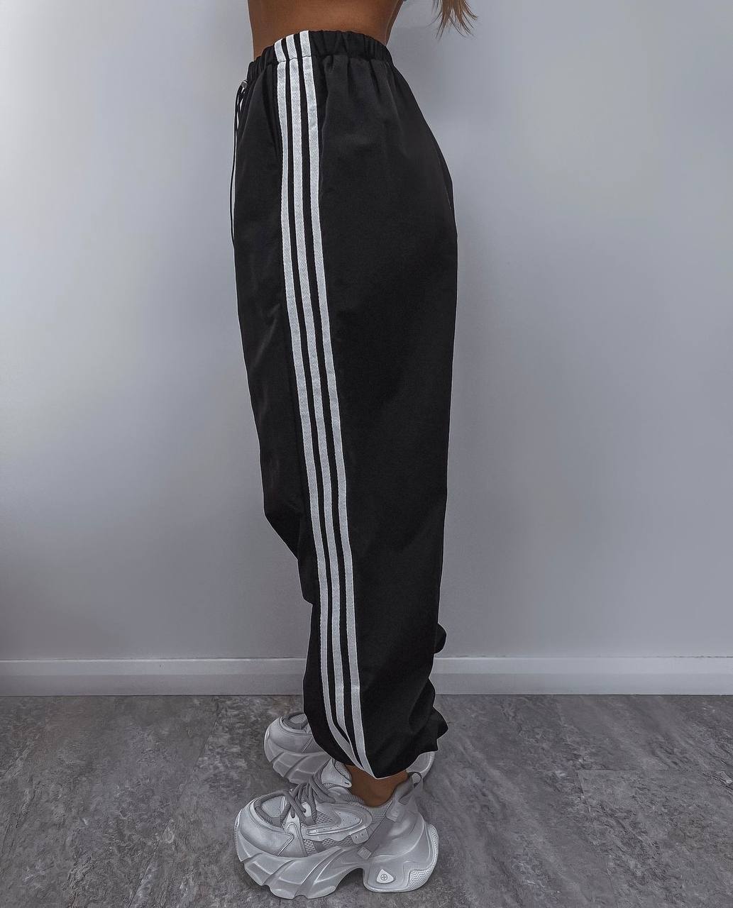 Pantalones cargo universales con franjas laterales